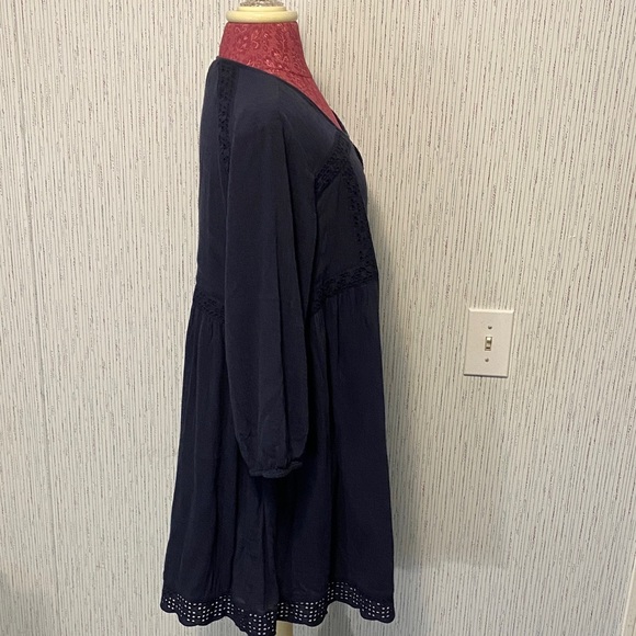 Women's SZ Large Crown & Ivey Navy Dress Eyelet trimmed bottom & Latern Sleeves - Picture 3 of 8